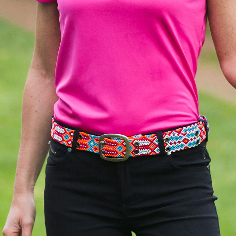Woman wearing hand-woven Women's Belt from 99things.ch