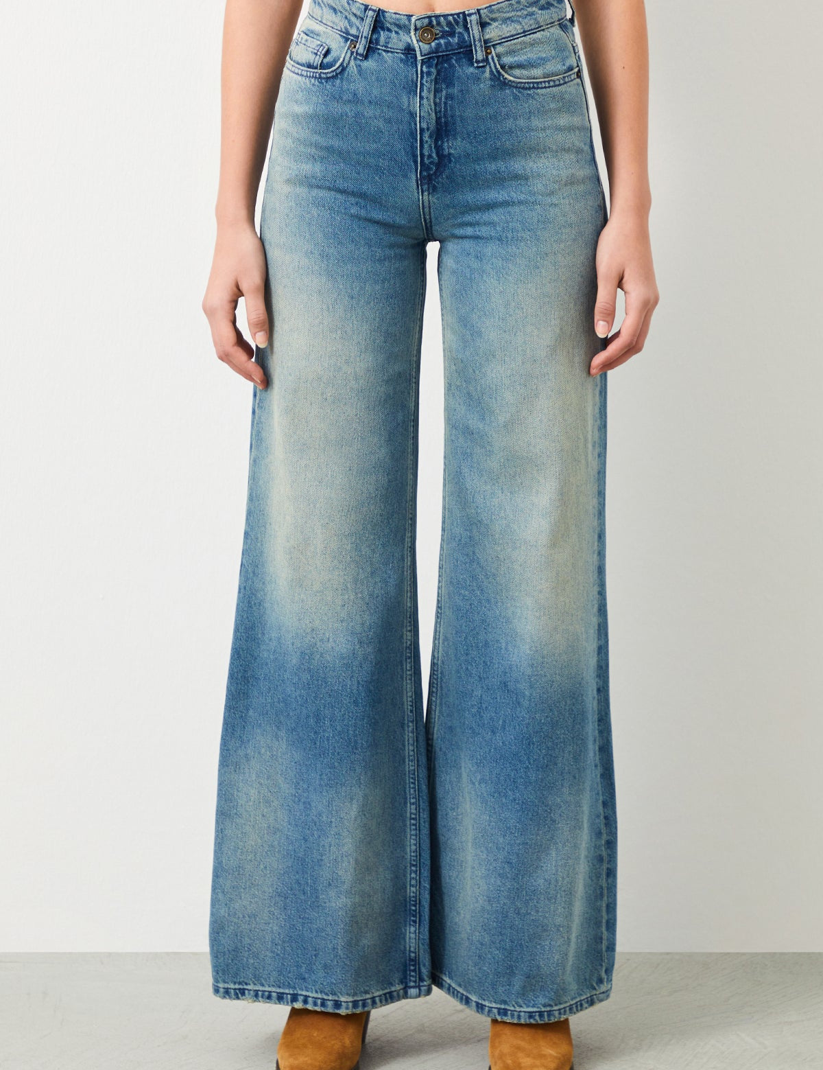 Sustainable High Rise Jeans, Medium Wash, Wide Leg and Baggy Fit