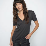 Mos Mosh Sink V-neck tee in salute navy, styled view – 99things.ch