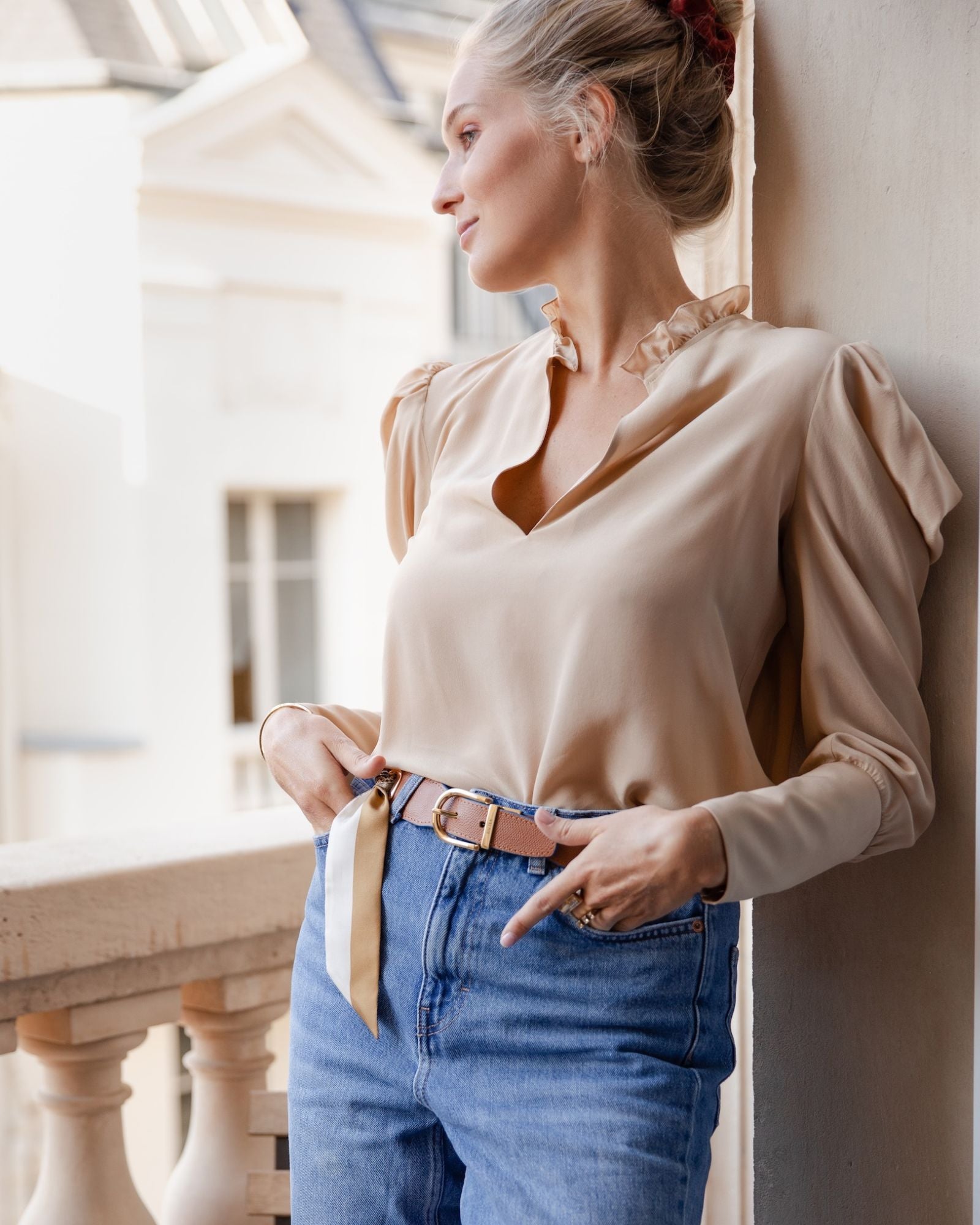 Baltea-Navy-Blue-Reversible_Belt-Lifestyle.jpg