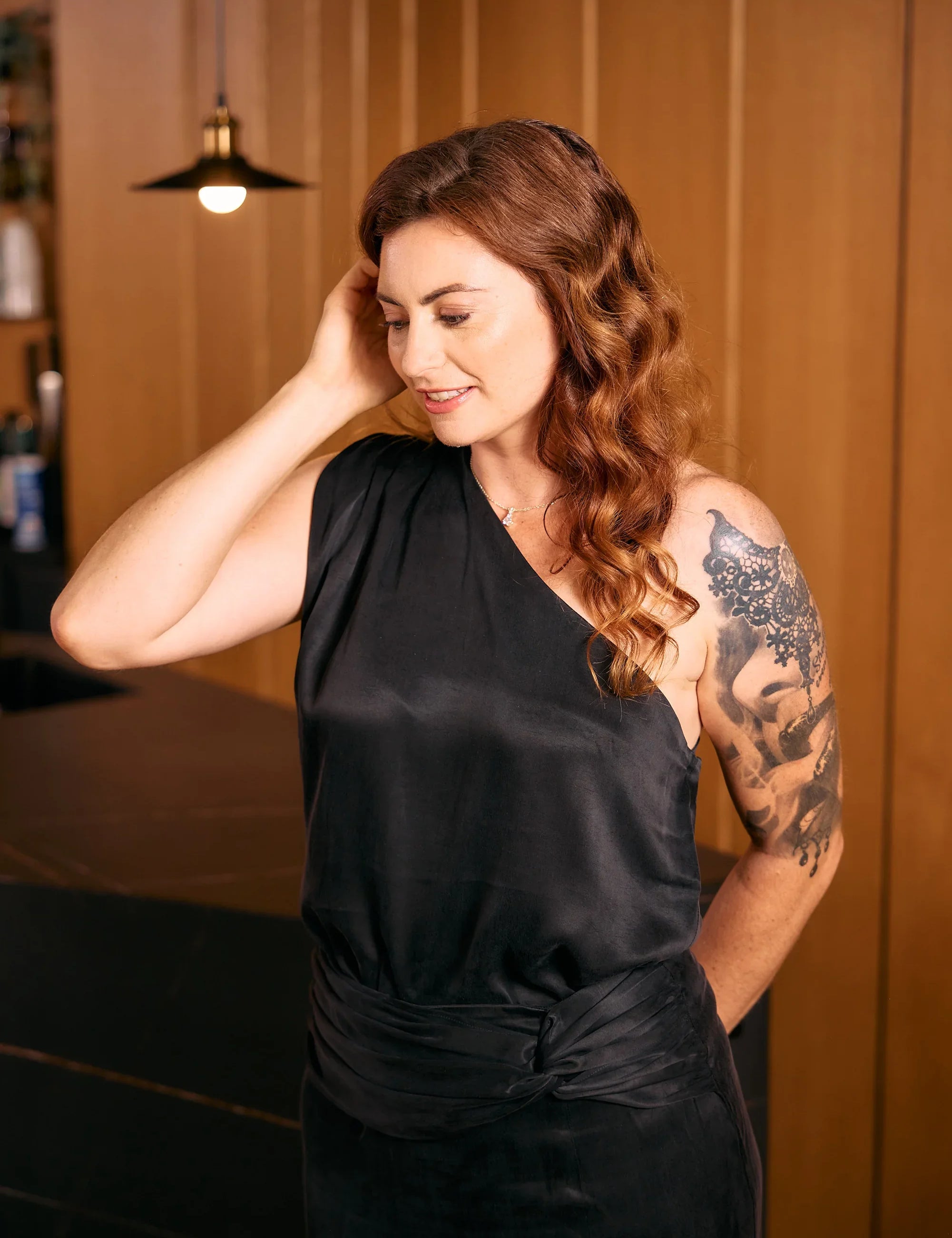KS Vestiaire intemporel top noir asymétrique