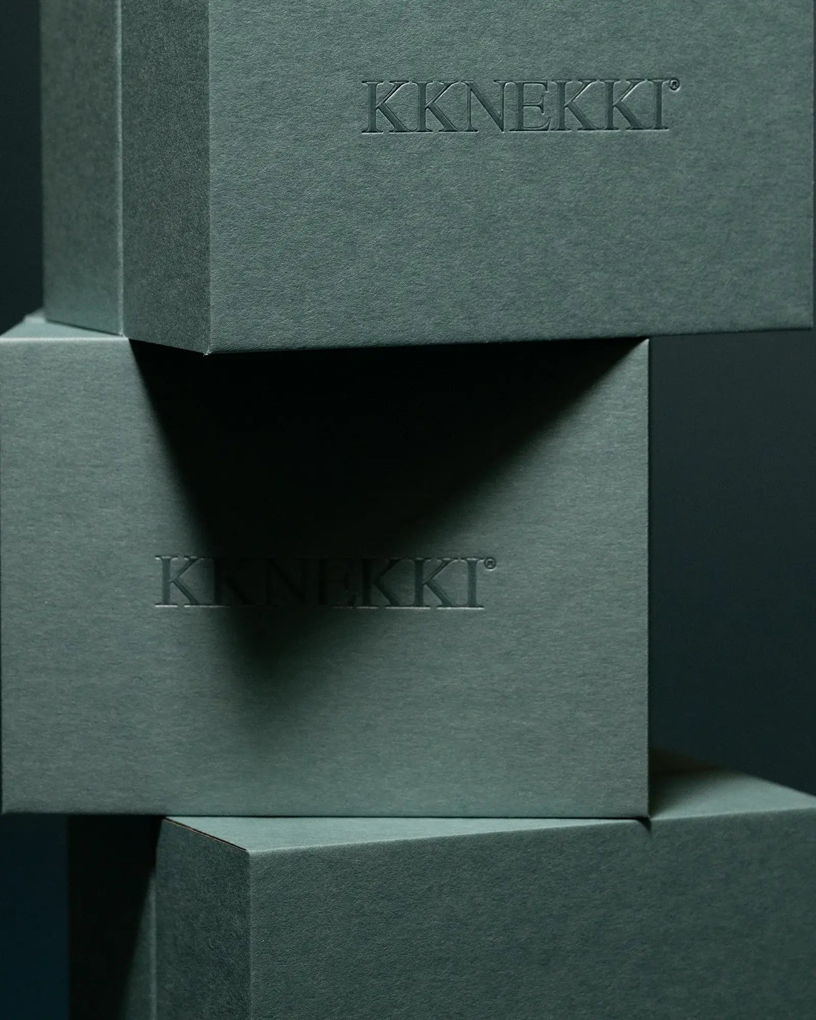 Kknekki-Deluxe-Gift-Box.webp