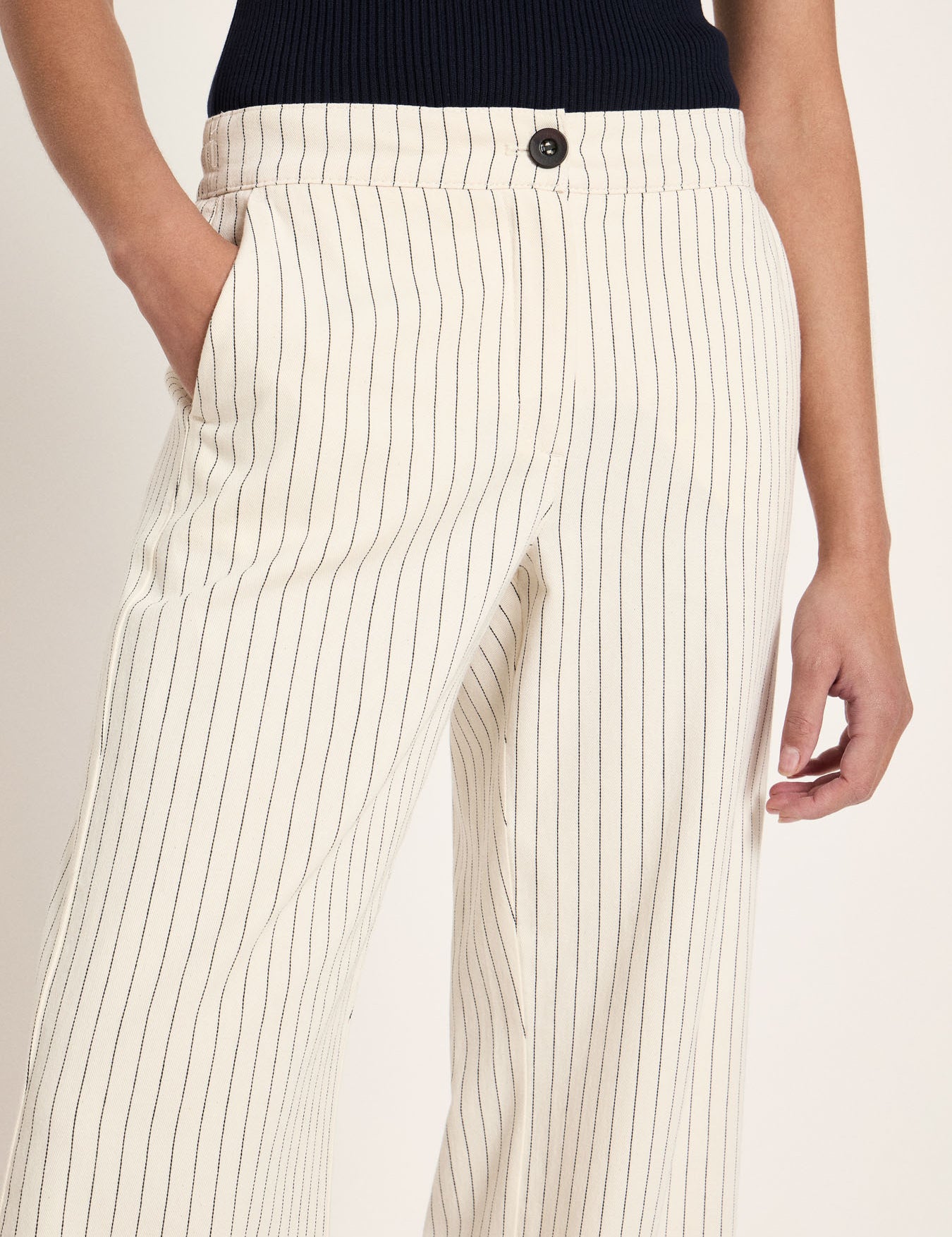 LANIUS_126_14582-00-902-white-black-36_Streifen-Marlenehose_03.jpg