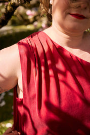 One shoulder Sophie Cupro red