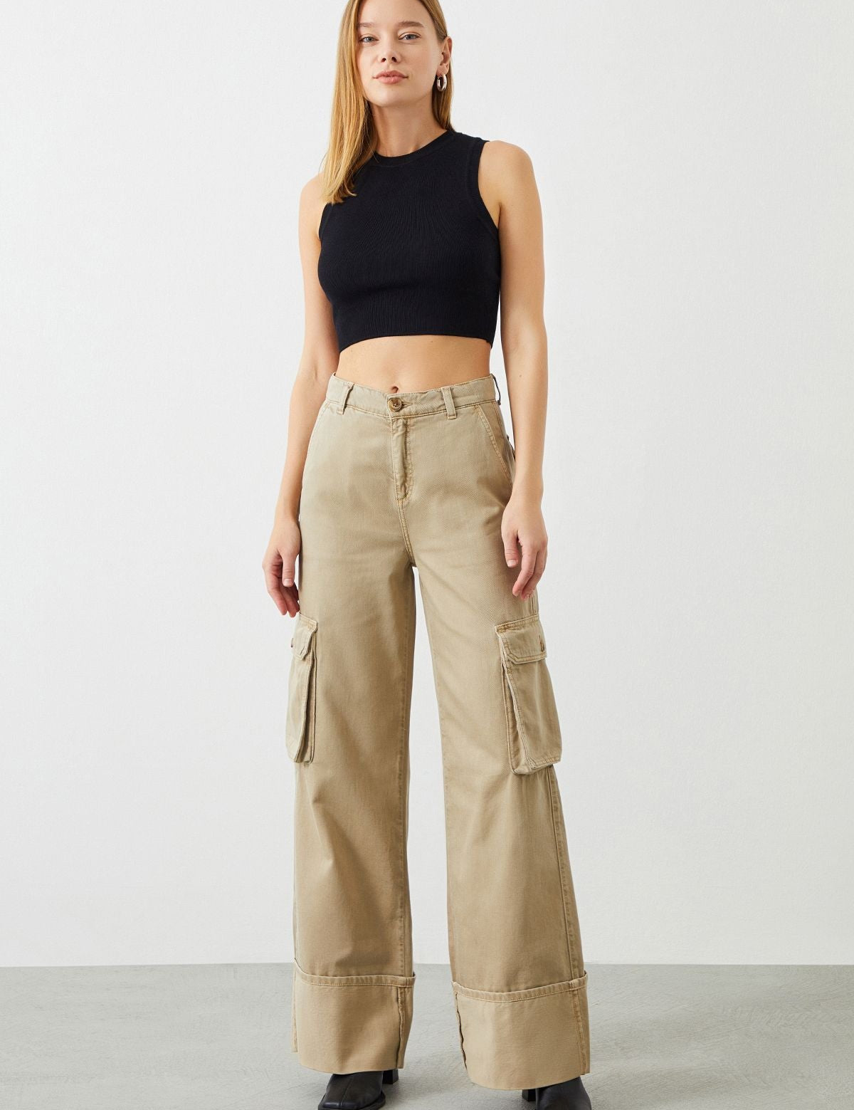 100% Cotton Wide Leg Fit Cargo Pants in Beige