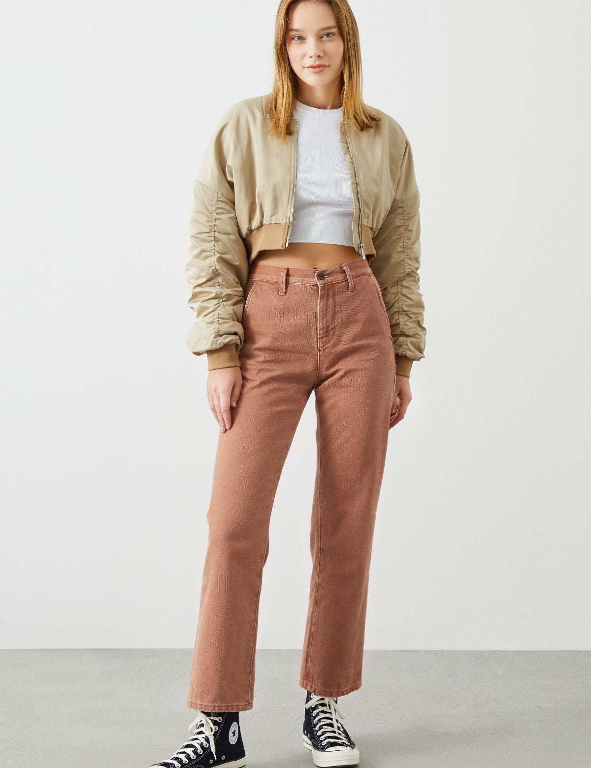 Effortlessly chic look with the Mira Boyfriend Jeans in Terracotta