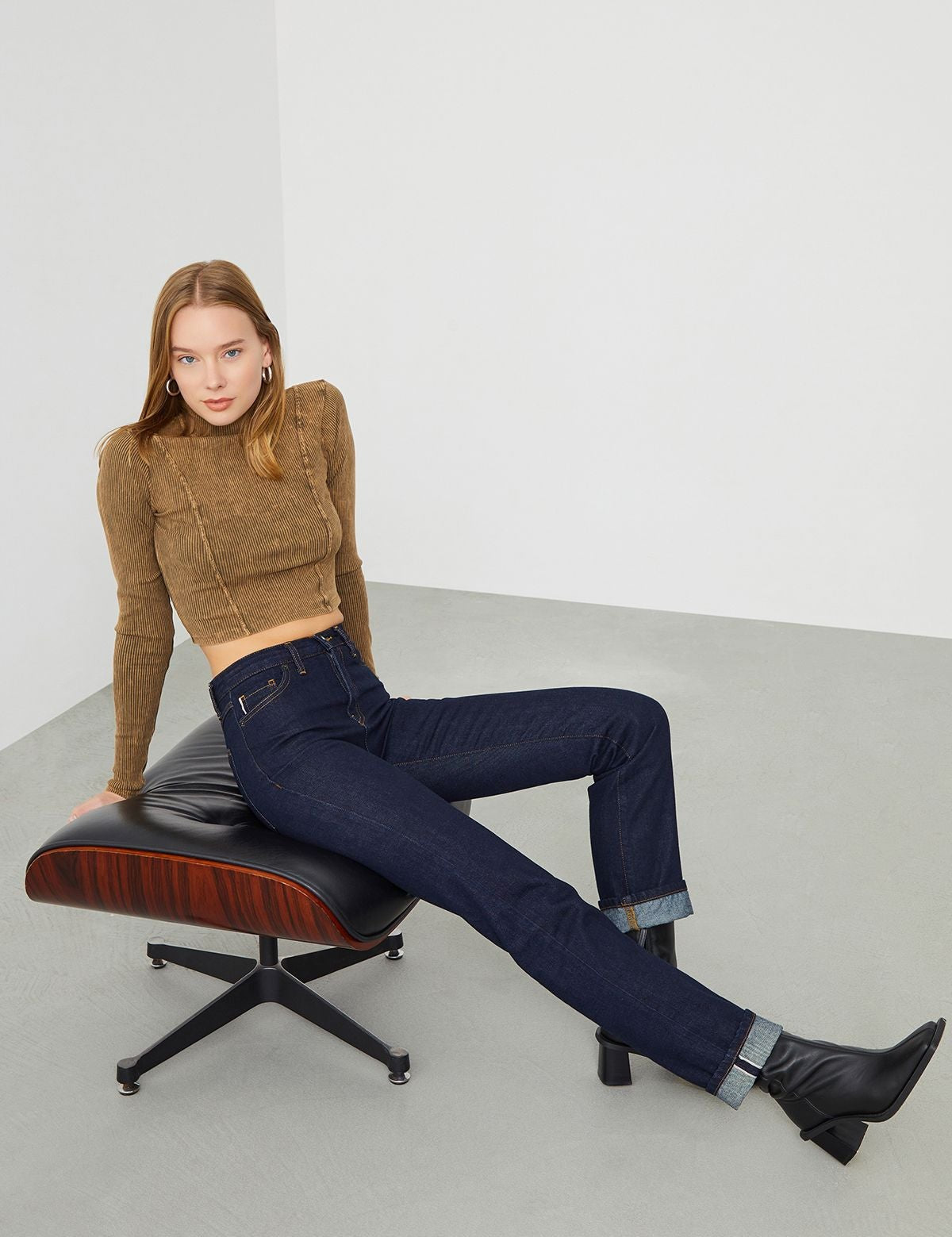 Fashionista's choice: A young woman wears MIRA Boyfriend Fit Dark Blue Selvedge Women's Jeans for effortless style.