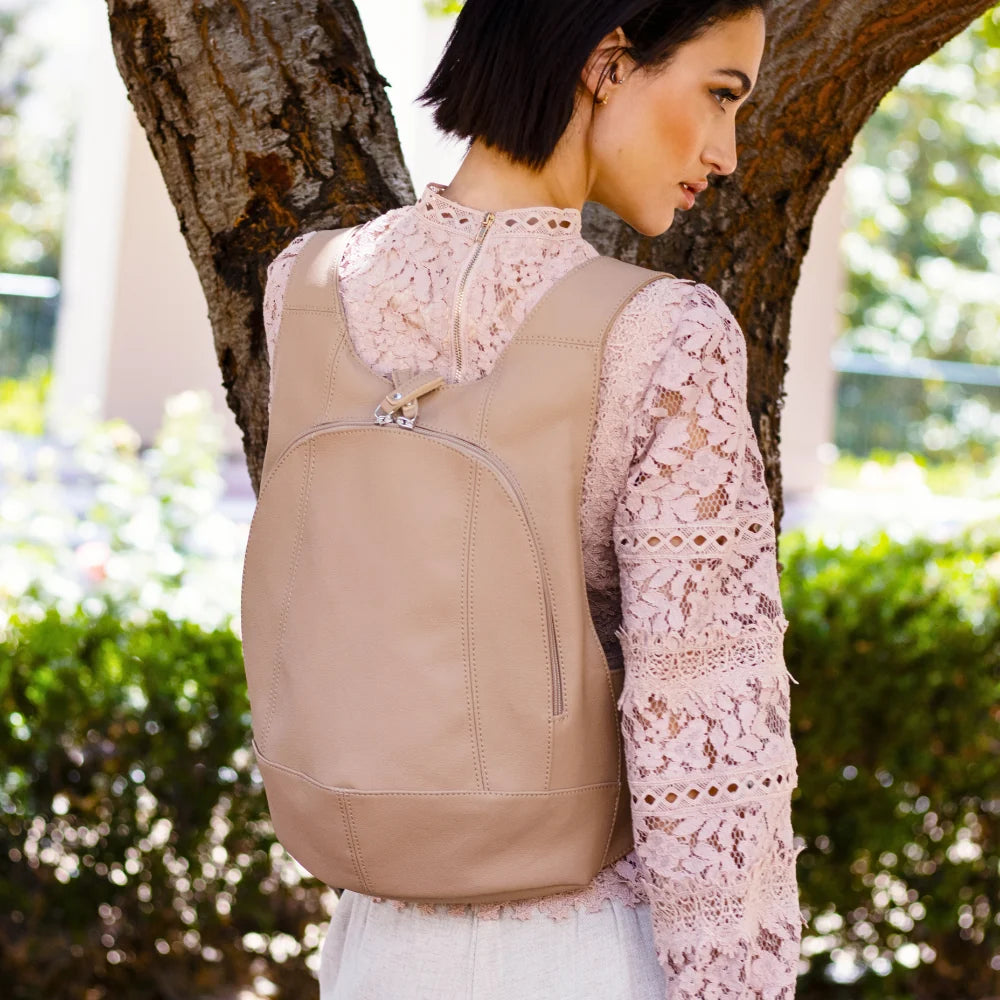 Model wearing the ARSAYO Mela backpack in beige AppleSkin