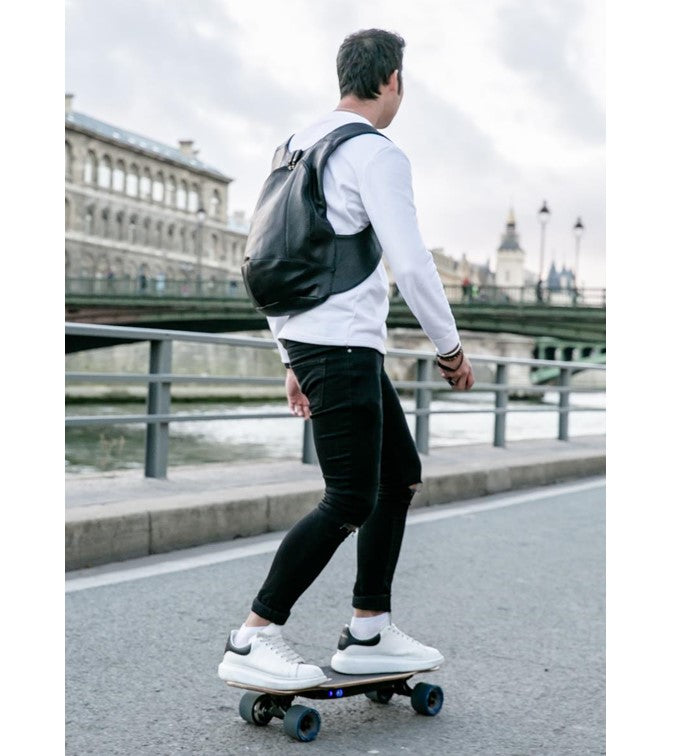 Model wearing the ARSAYO Original vegan backpack in black
