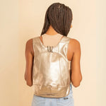 Model wearing the ARSAYO Original vegan backpack in champagne metallic