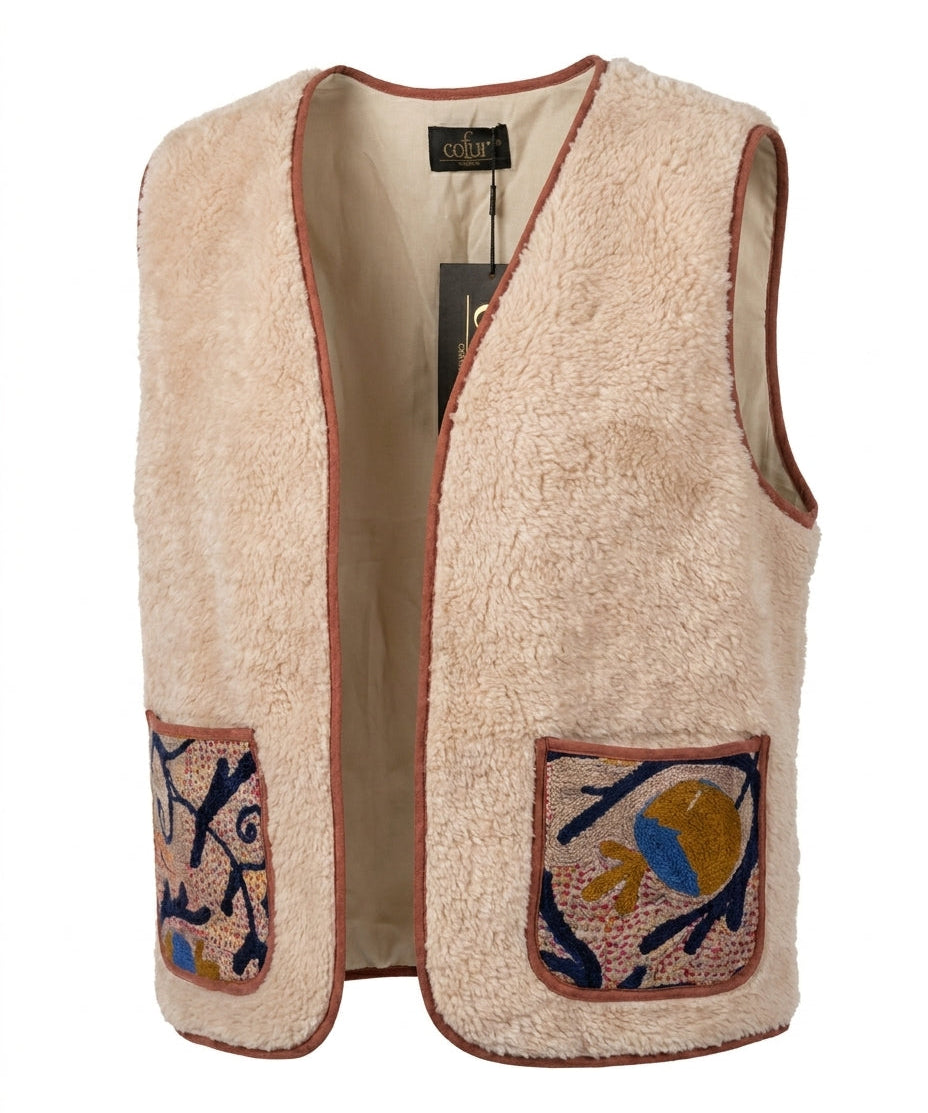 Cofur Kantha Sherpa Gilet – Ecru & Anise Green – front view