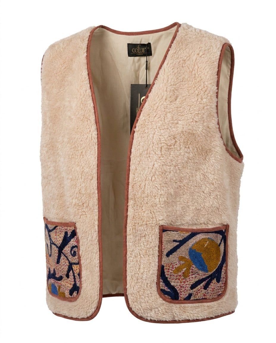 Cofur Kantha Sherpa Gilet – Ecru & Anise Green – front view