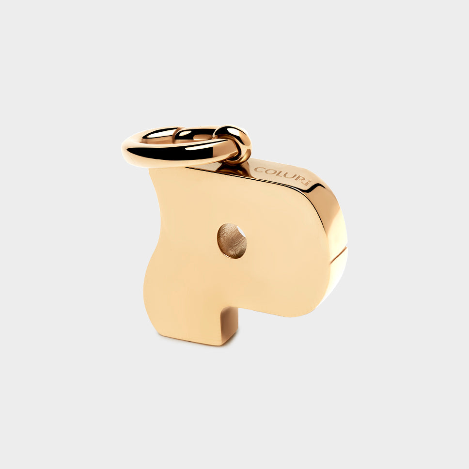 Coluri letter P charm in gold, 28 mm
