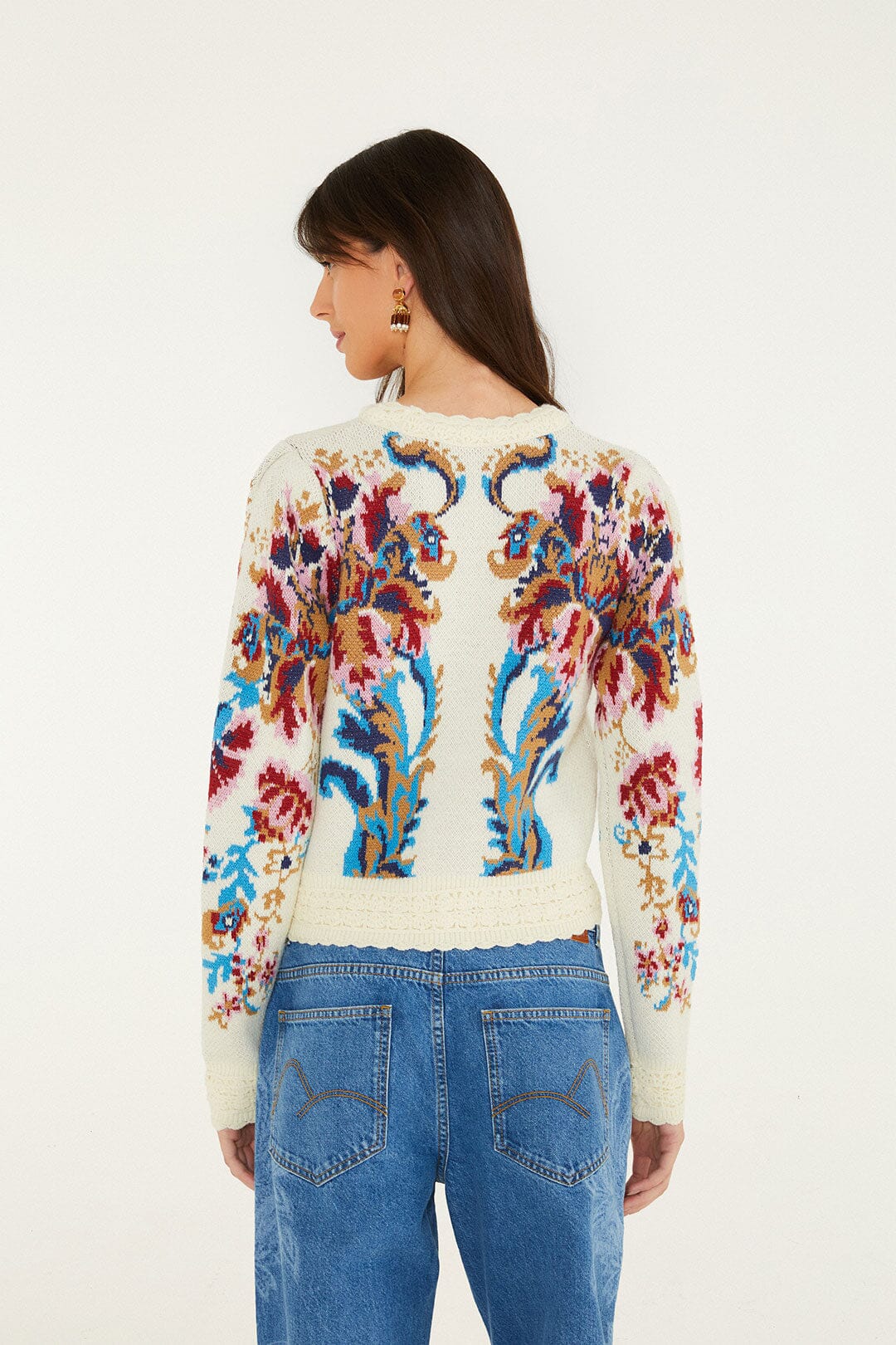 Farm Rio Arabesque cropped jumper, off-white – back view, worn with jeans