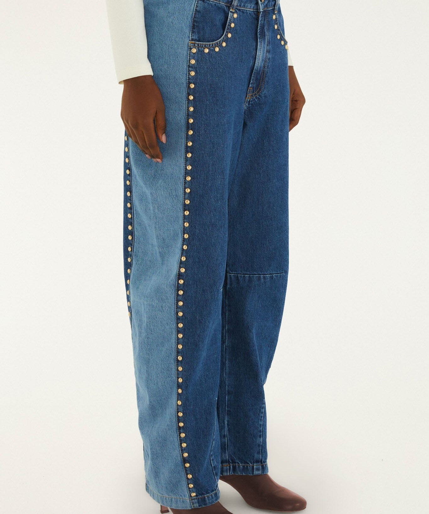 Farm Rio Studs Metal denim trousers with gold studs along the side seams – close-up of the side studs
