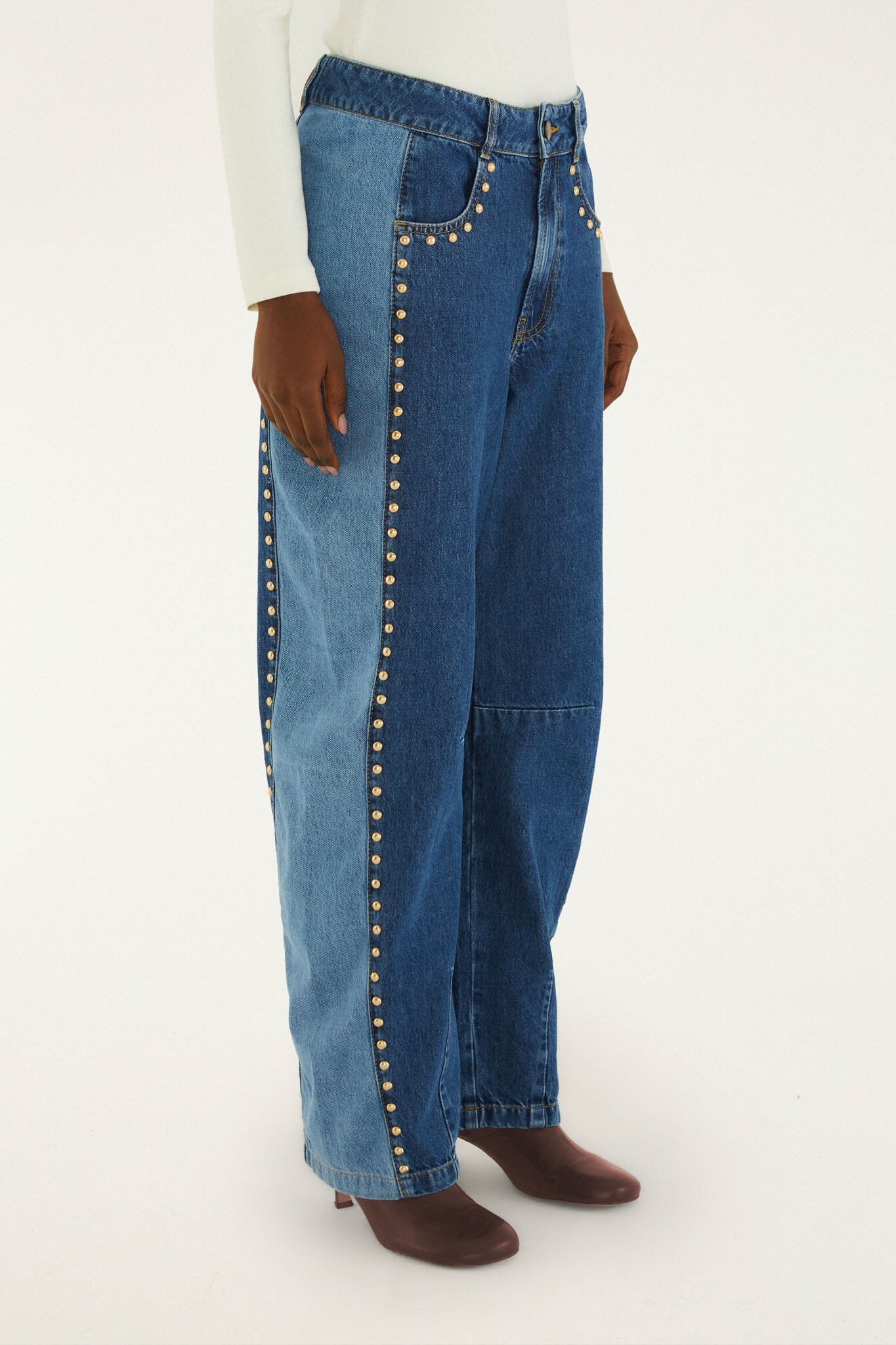Farm Rio Studs Metal denim trousers with gold studs along the side seams – close-up of the side studs