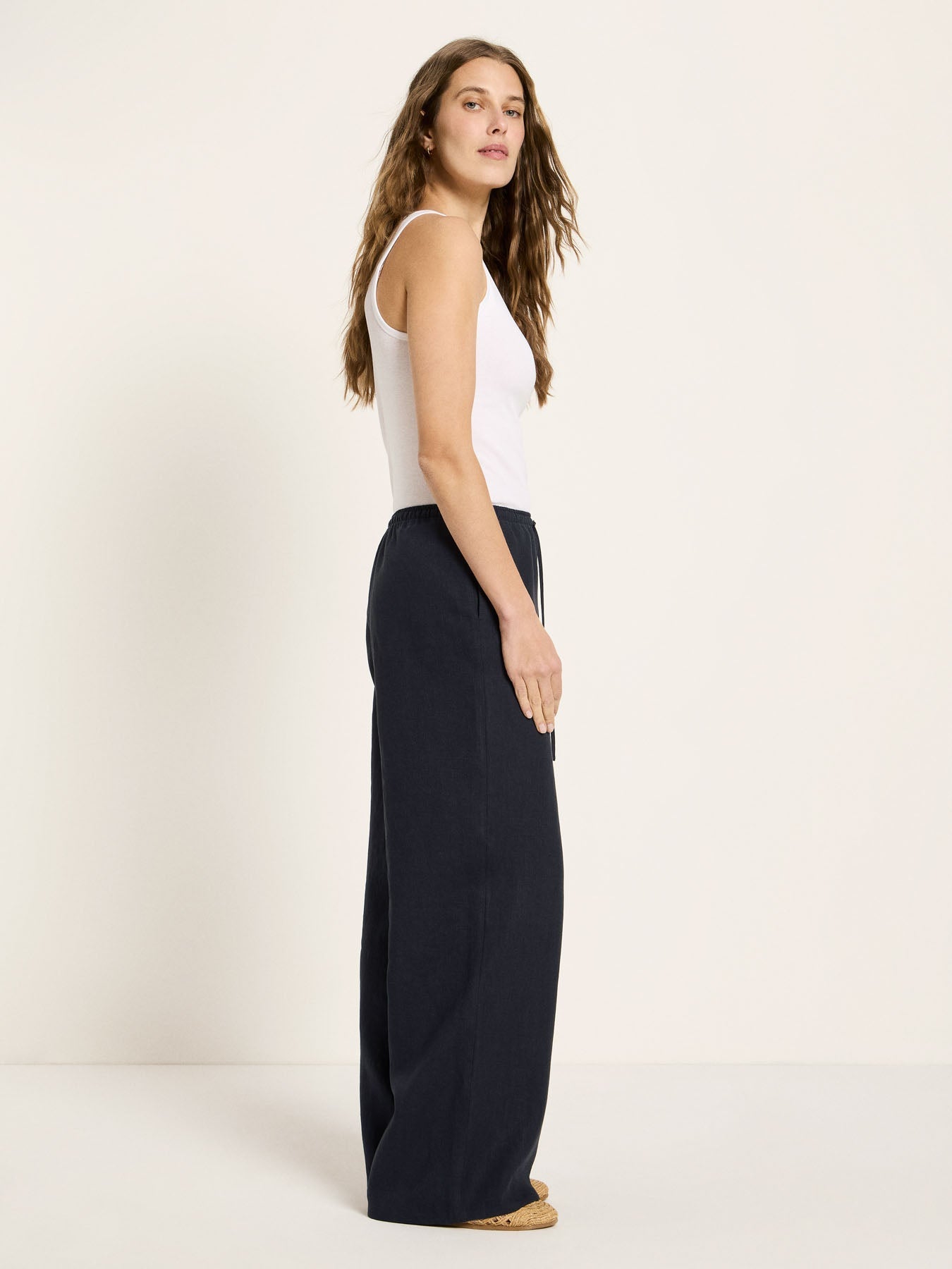 LANIUS midnight blue drawstring trousers in GOTS organic linen, photo 2