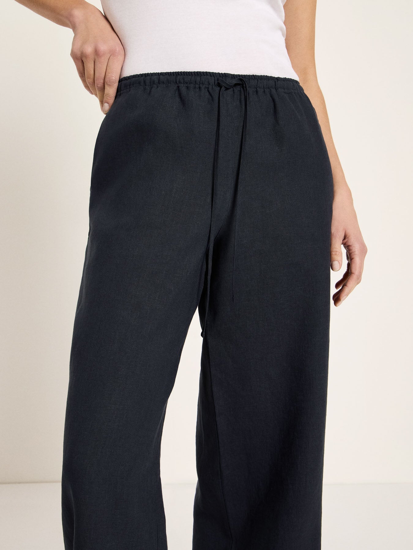 LANIUS midnight blue drawstring trousers in GOTS organic linen, photo 3