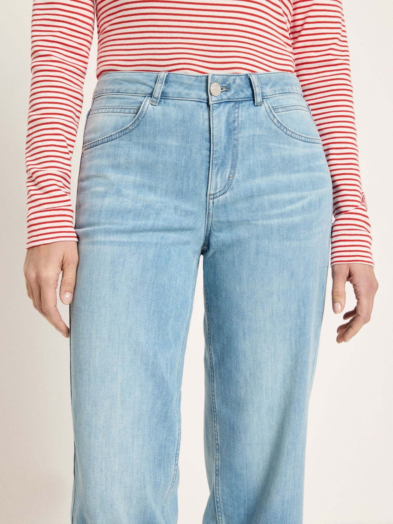 LANIUS relaxed straight jeans in light blue – waist detail