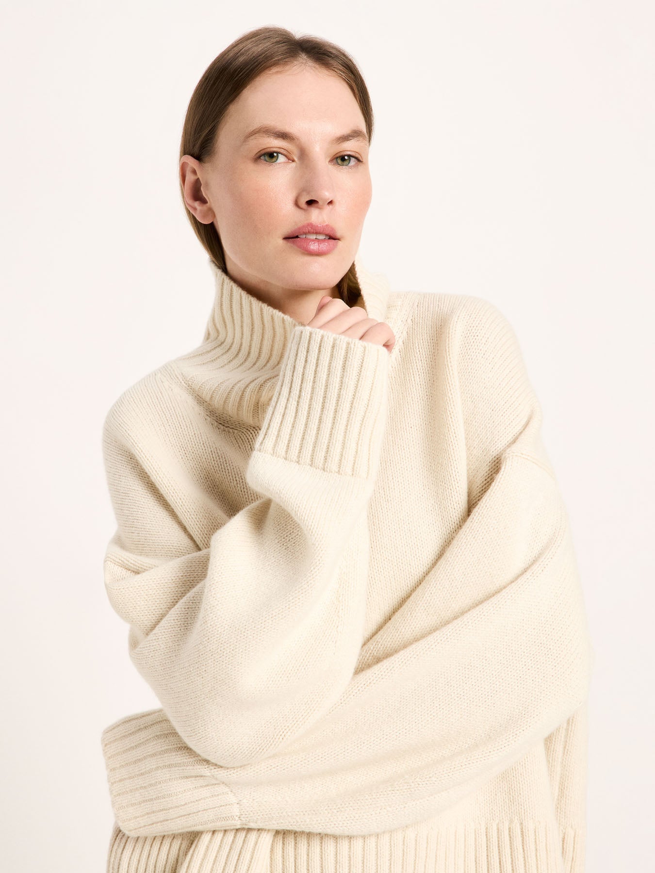 LANIUS oversized jumper in off-white organic virgin wool and cotton, another view