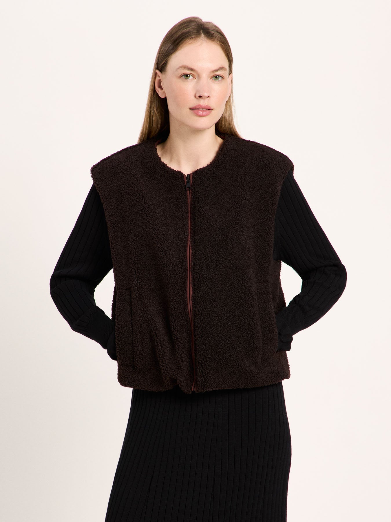 LANIUS reversible quilted jacket in chocolate with a boxy cut and zip, another view