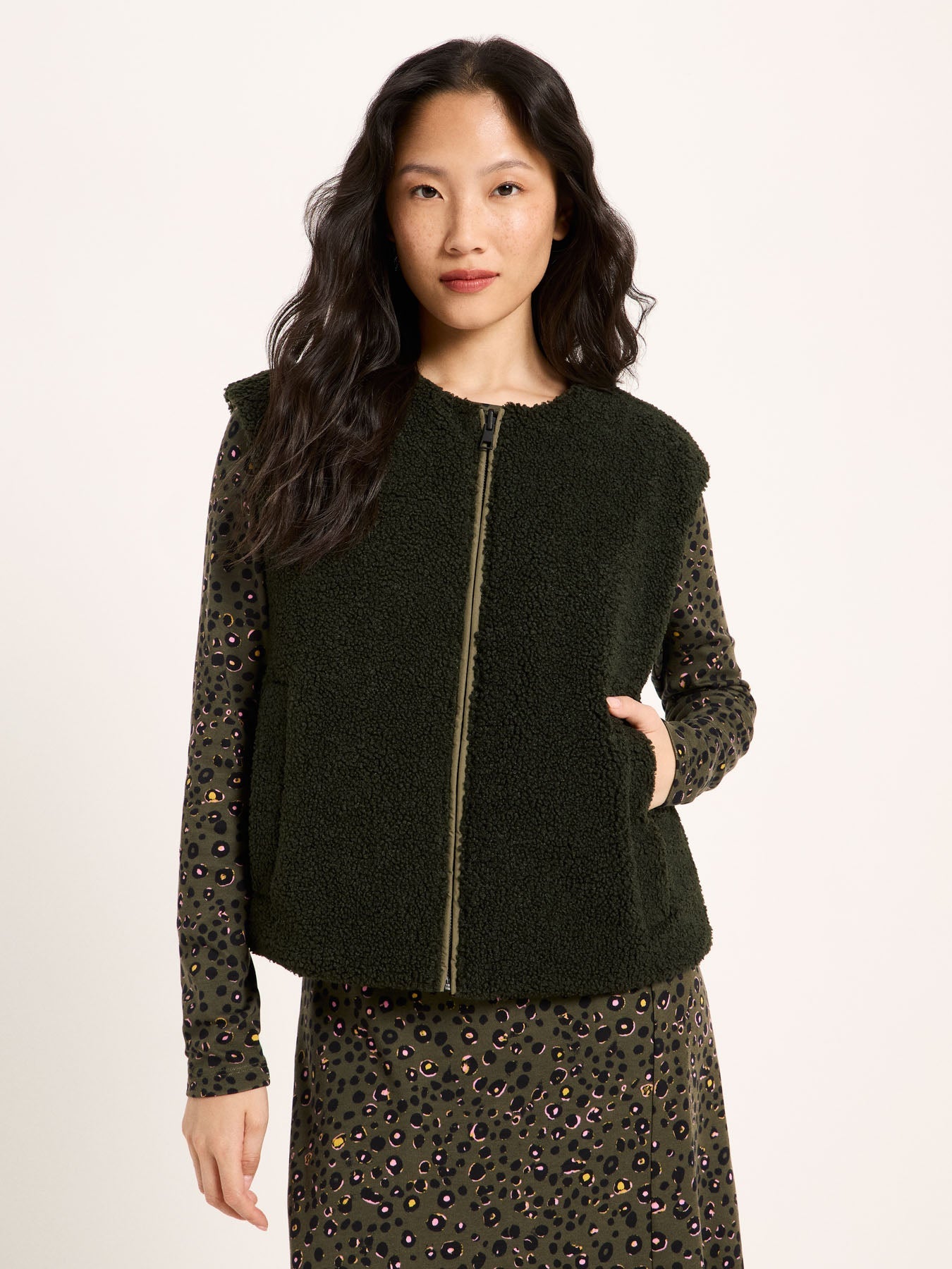 LANIUS reversible quilted jacket in turtle with a boxy cut and piped pockets, another view