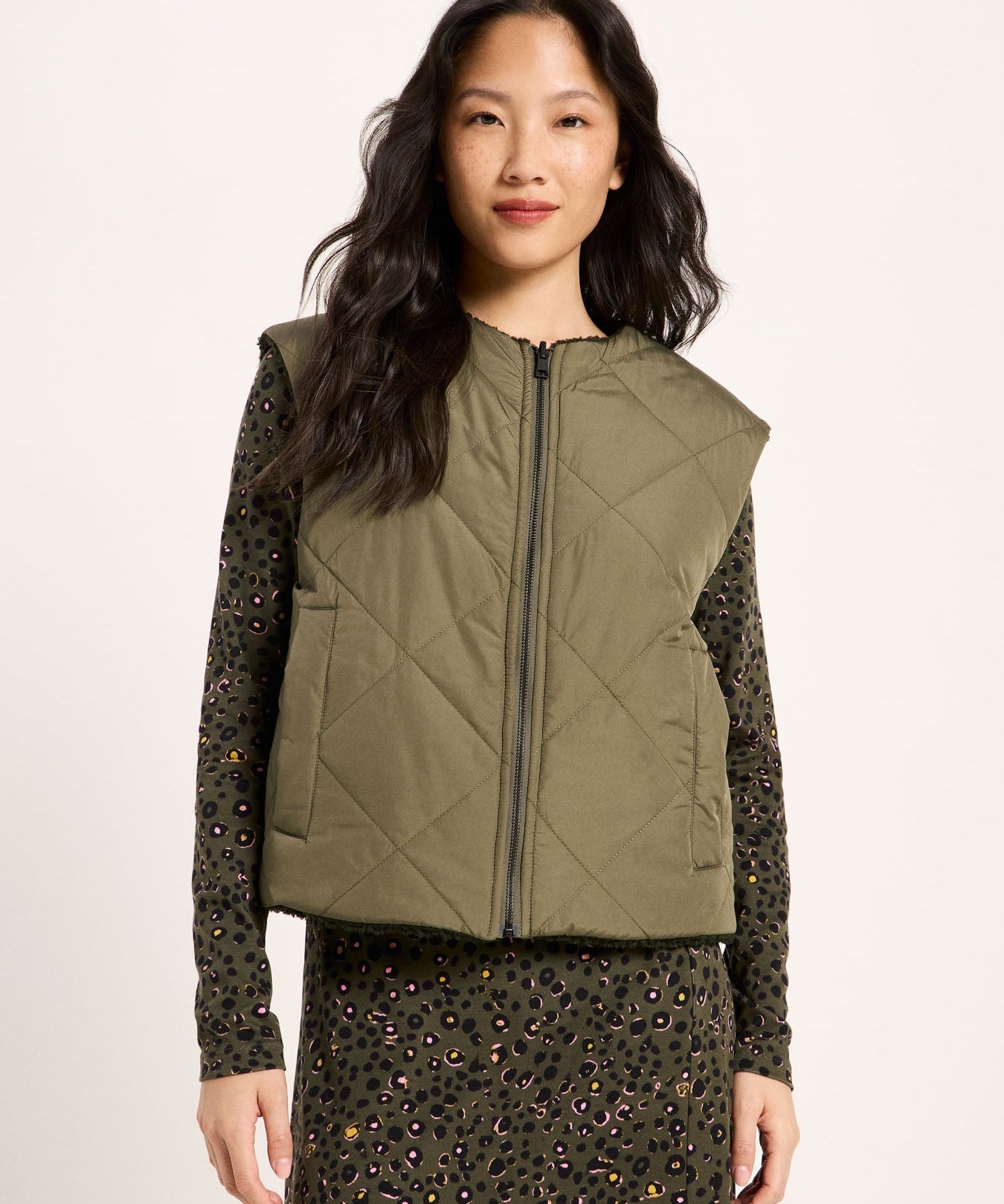 LANIUS reversible quilted jacket in turtle with a boxy cut and piped pockets, another view