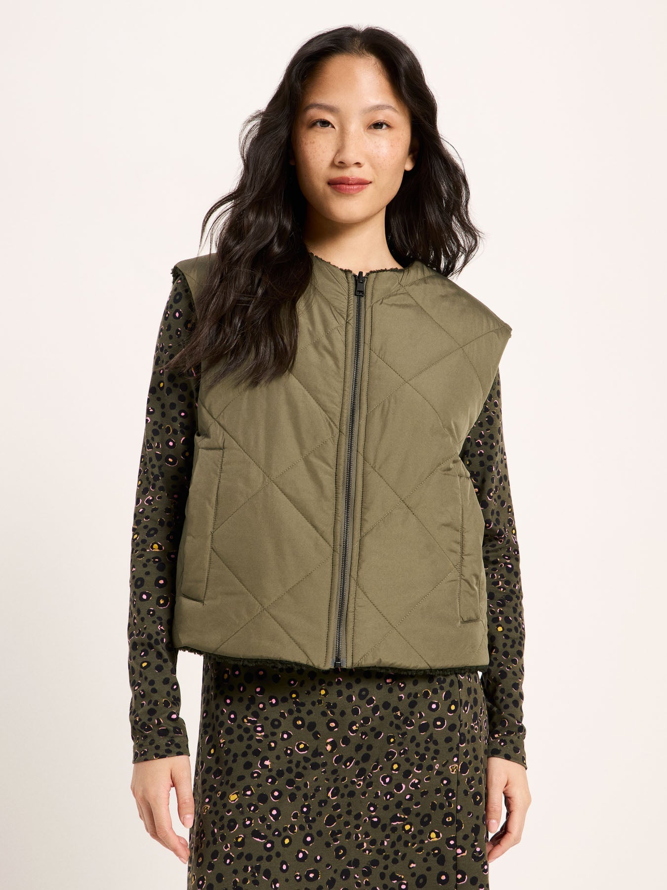 LANIUS reversible quilted jacket in turtle with a boxy cut and piped pockets, another view