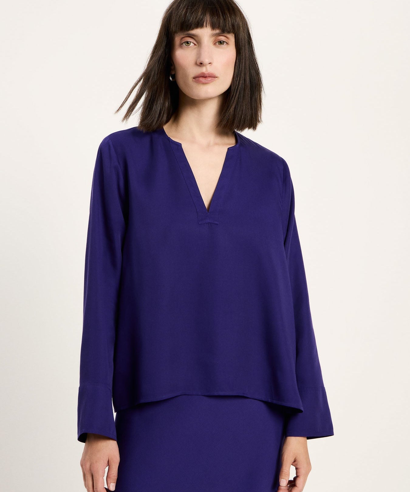 LANIUS blouse in violet TENCEL with a subtle sheen, front view