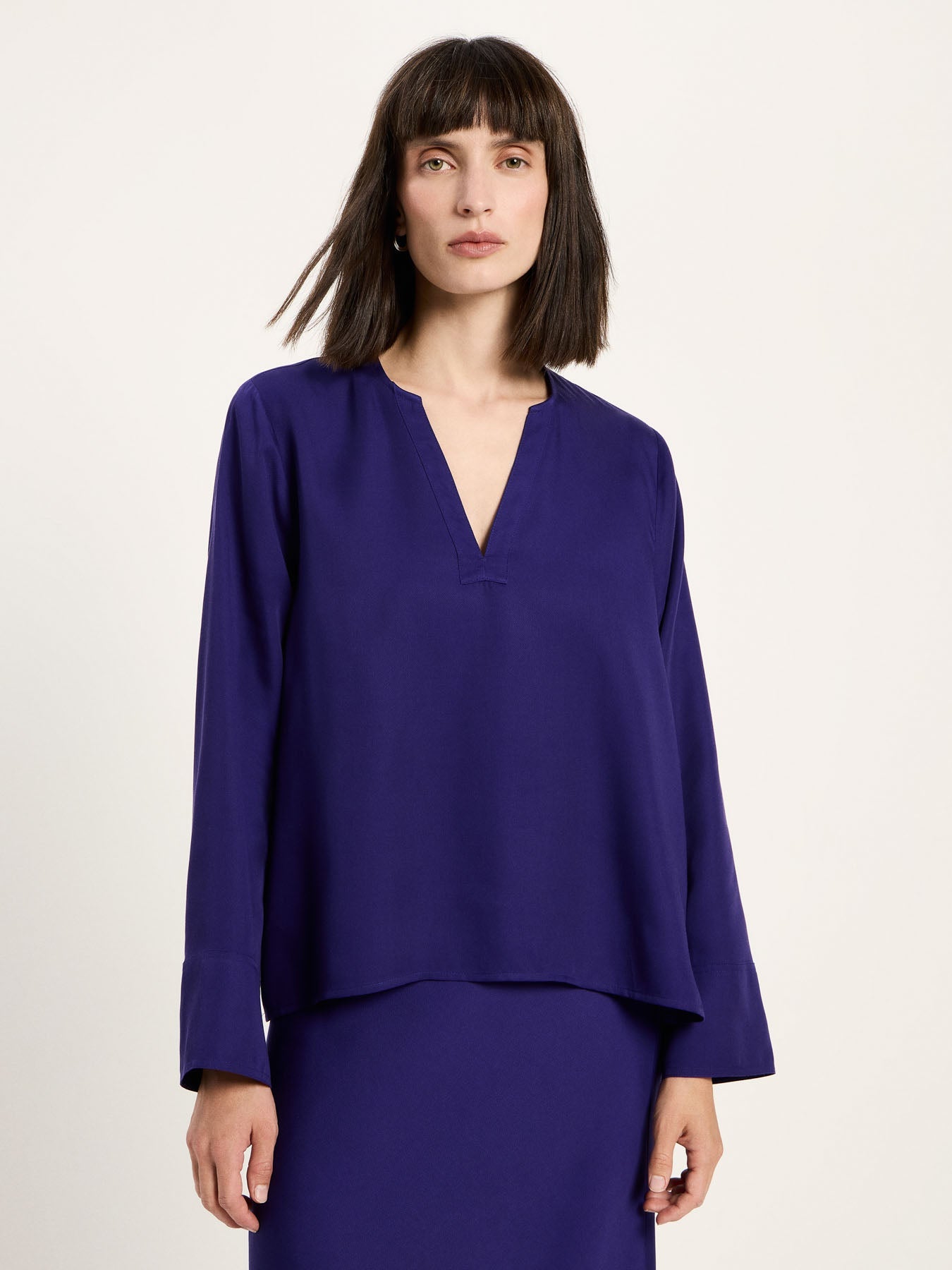LANIUS blouse in violet TENCEL with a subtle sheen, front view