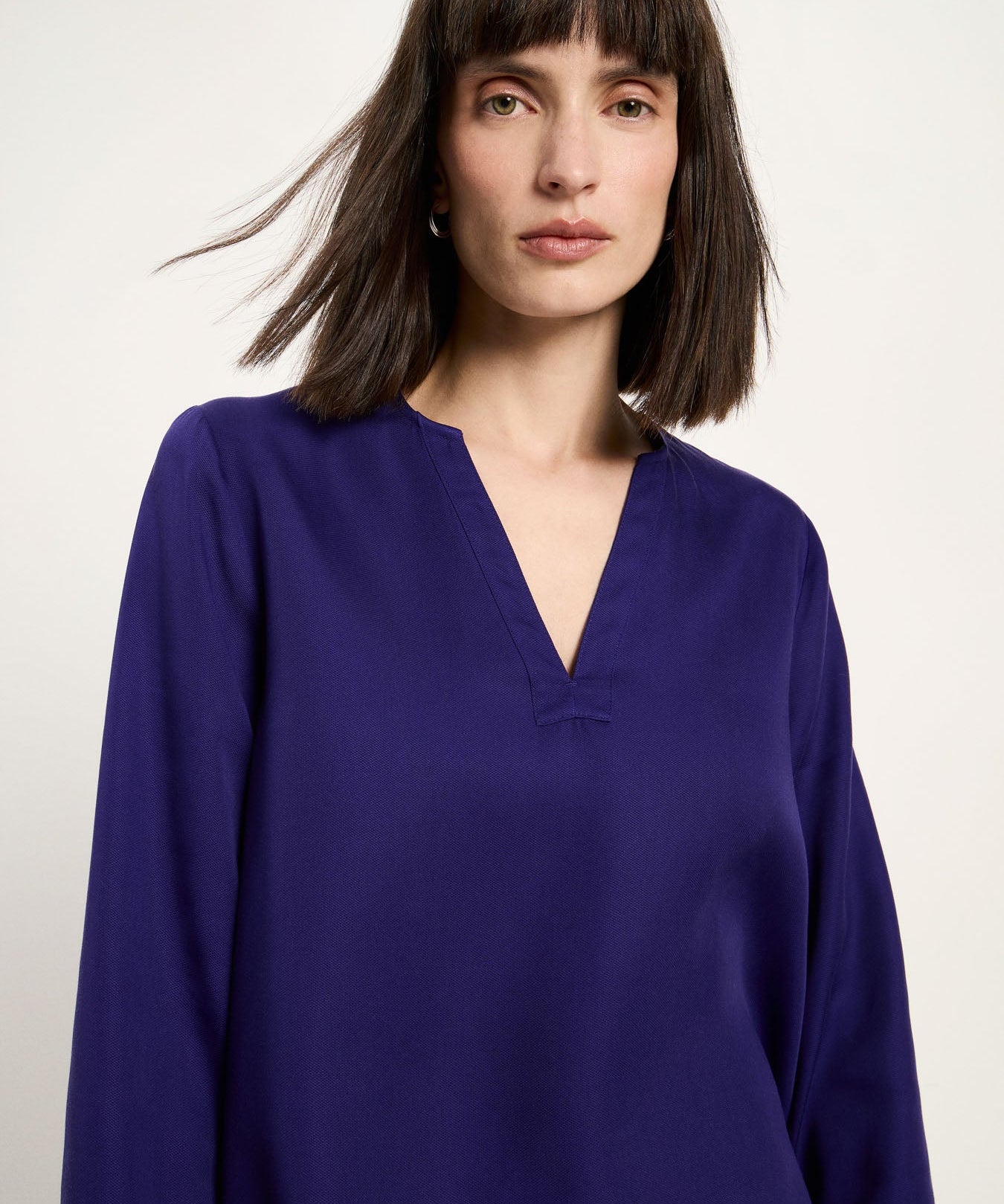 LANIUS blouse in violet TENCEL with a subtle sheen, another view
