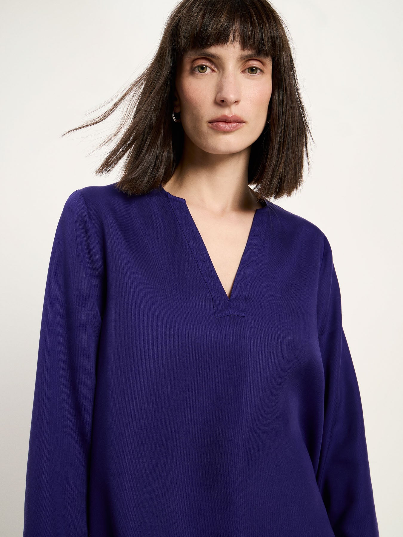 LANIUS blouse in violet TENCEL with a subtle sheen, another view
