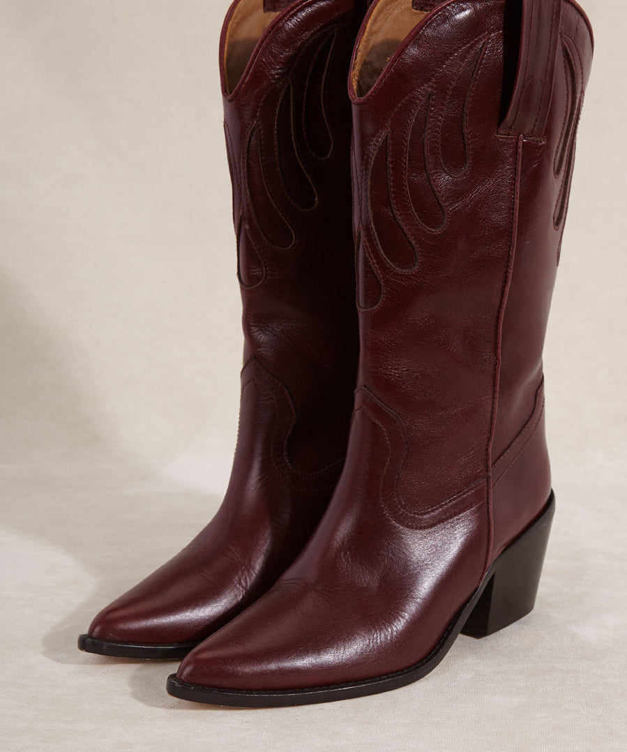 MICUIR Mestizo burgundy cowboy boots, three-quarter view of the pair