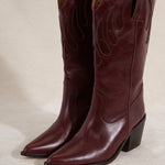 MICUIR Mestizo burgundy cowboy boots, three-quarter view of the pair