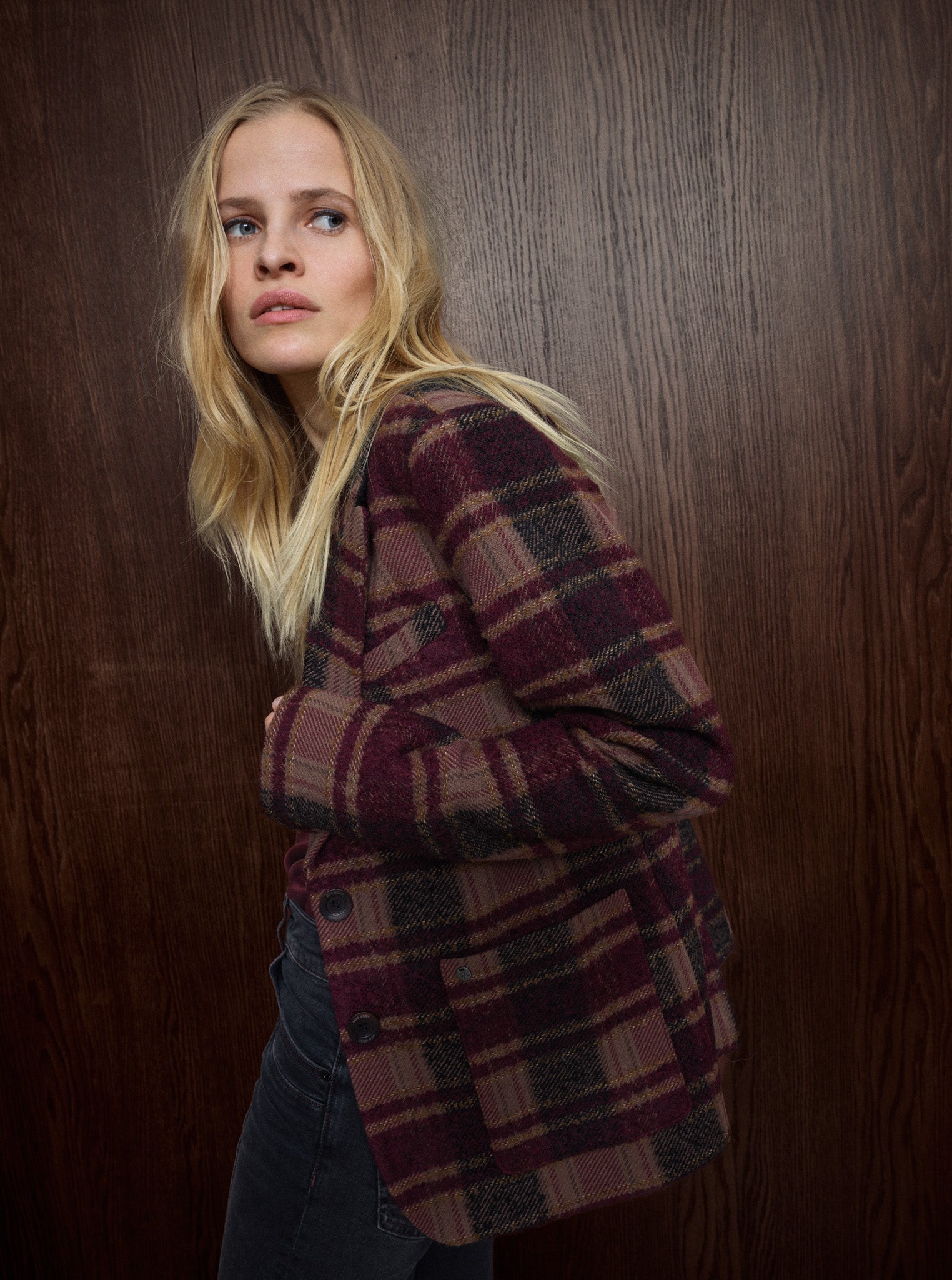 MOS MOSH Manja Comi oversized blazer in burgundy and pink check, worn by a model, front view