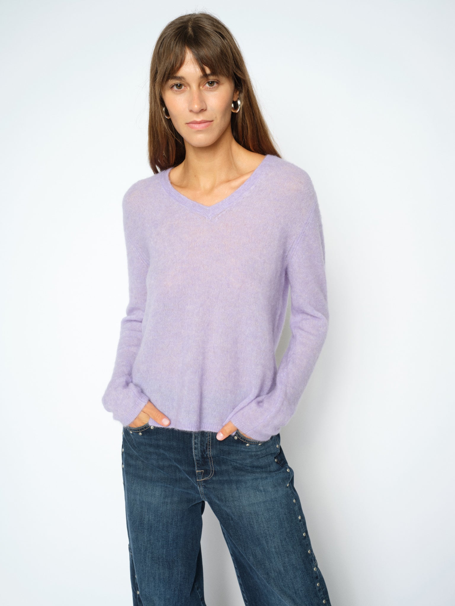 MOS MOSH Mape Sophia light V-neck jumper in Violet Tulip lilac, worn by a model, front view