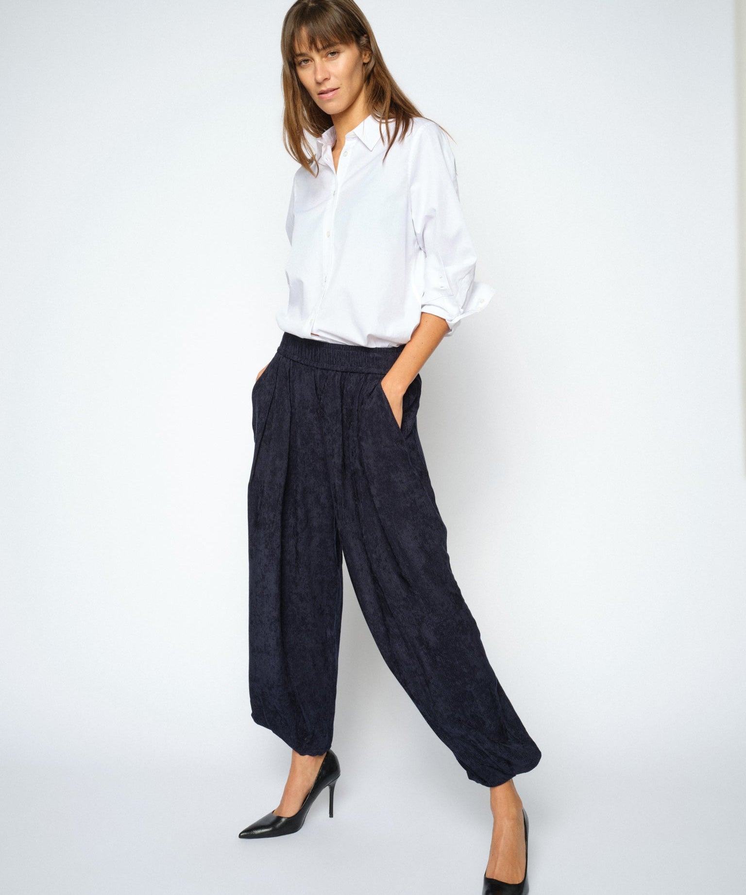 MOS MOSH Nuello Trellis 7/8 balloon trousers in salute navy with a balloon leg gathered at the ankle, worn by a model, front view