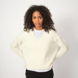 MOS MOSH Thora V-neck jumper in ecru with a fluffy alpaca and wool knit, worn by a model, front view