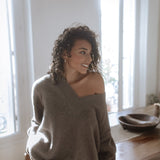 Iconic V-Neck Jumper – Cappuccino – view 3