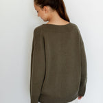 Iconic V-Neck Jumper – Olive – view 6