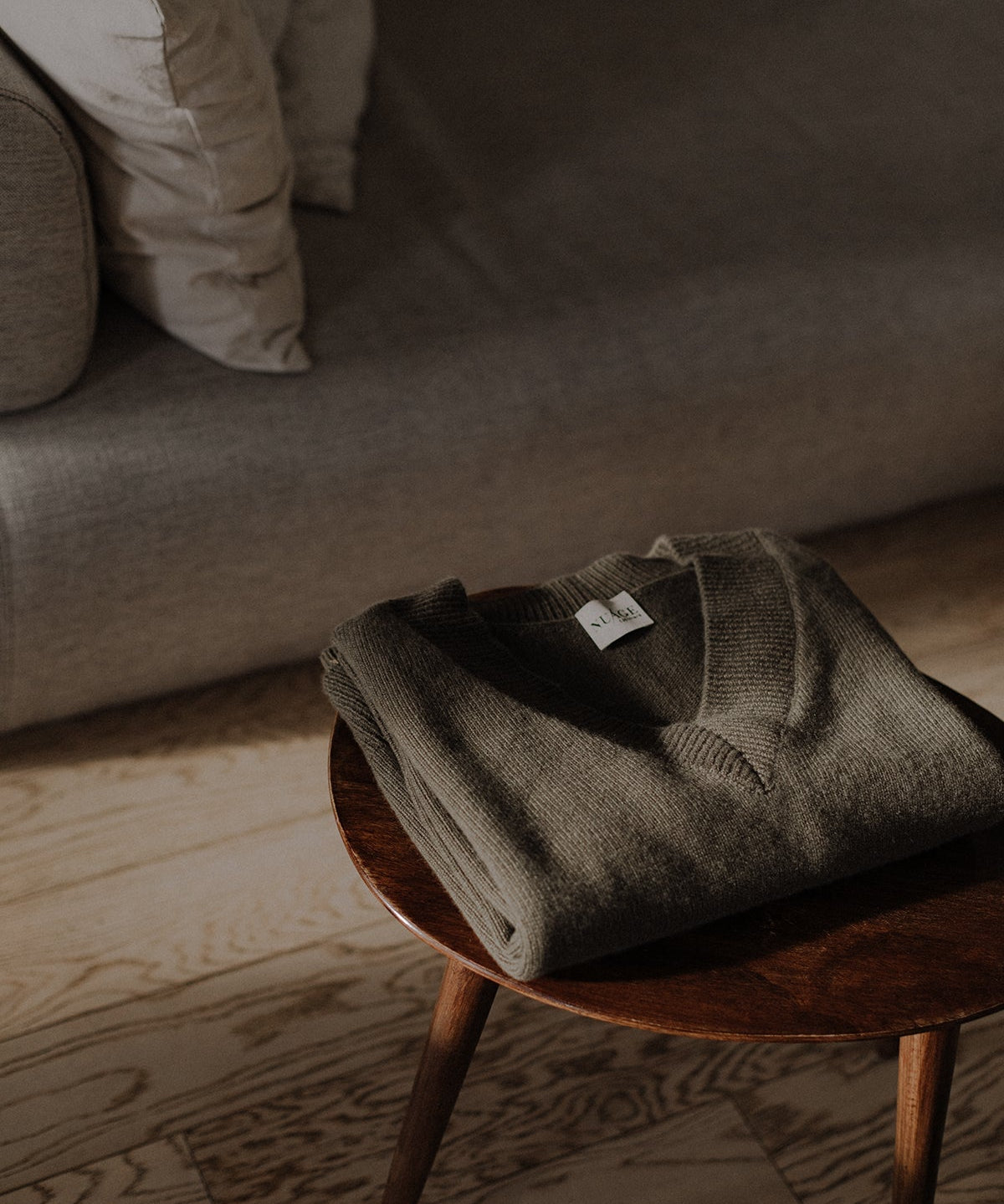 Iconic V-Neck Jumper – Olive – front view