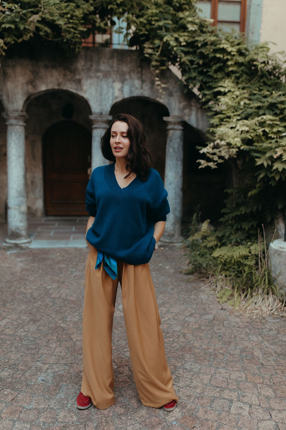 Iconic V-Neck Jumper – Teal – view 4