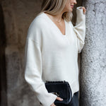 Iconic V-Neck Jumper – Vanilla – view 3