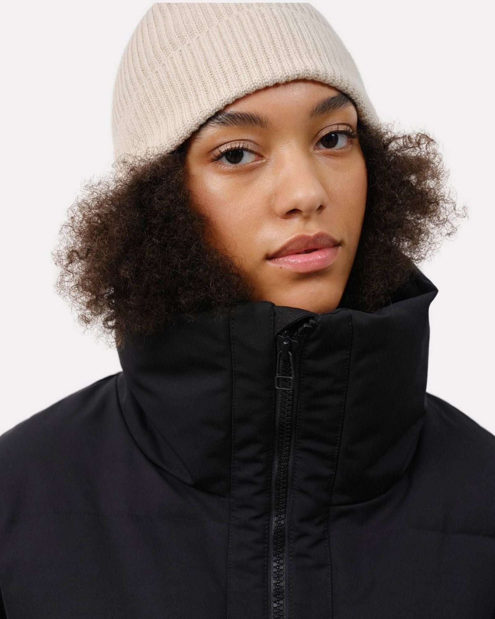 EMBASSY OF BRICKS & LOGS - LYON Puffer Jacket | Black